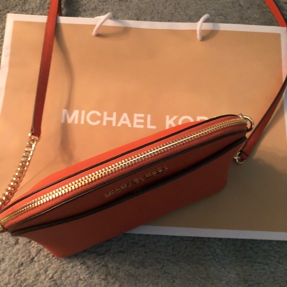Michael Kors Handbags - NWT Michael Kors bag *LIMited OFFER*